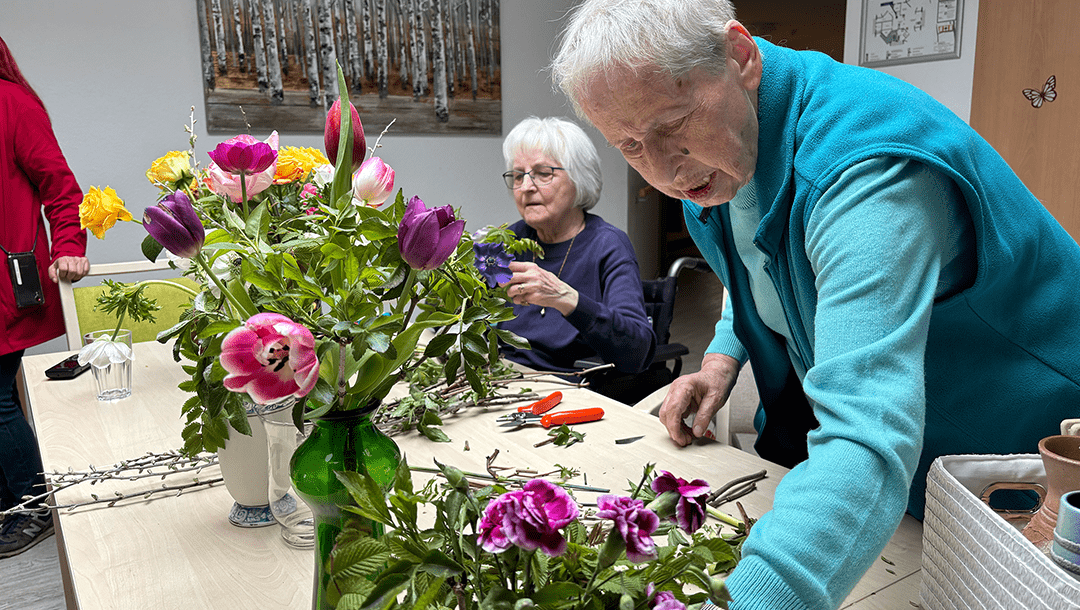 Schnittblumen bringen Frühling in Humanas-Wohnpark Gröbern