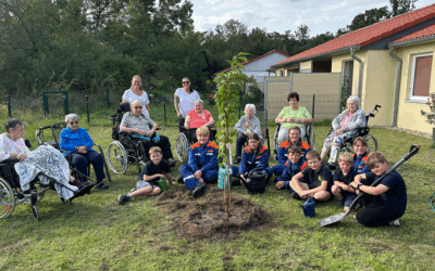 Baum aus Feuerwehr-Challenge wurzelt im Humanas-Wohnpark