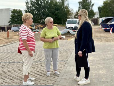 Das Team des Humanas-Wohnparks Wefensleben informiert interessierte Besucherinnen und Besucher über die Wohn- und Pflegeangebote vor Ort. Foto: Humanas