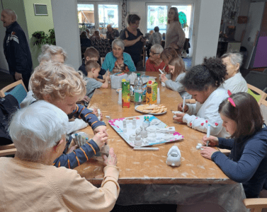 In Brehna kamen die Hortkinder der örtlichen Grundschule in den Wohnpark, um gemeinsam für Ostern kreativ zu werden. Foto: Humanas