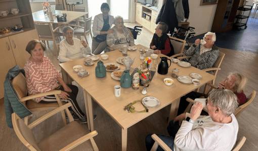 Zur Alltagsbegleitung gehört im Magdeburger Wohnpark Diesdorf auch die gemeinsame Kaffeerunde. Foto: Humanas